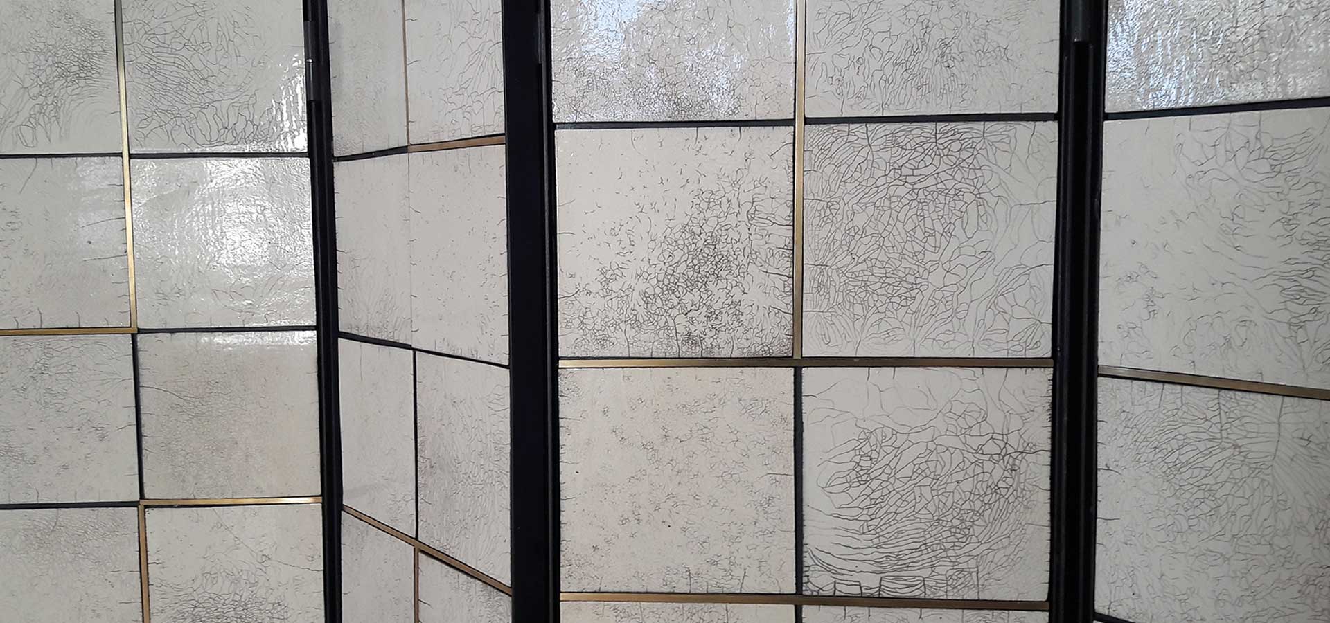 Screen Ceramic tile raku by Fabienne L’Hostis
