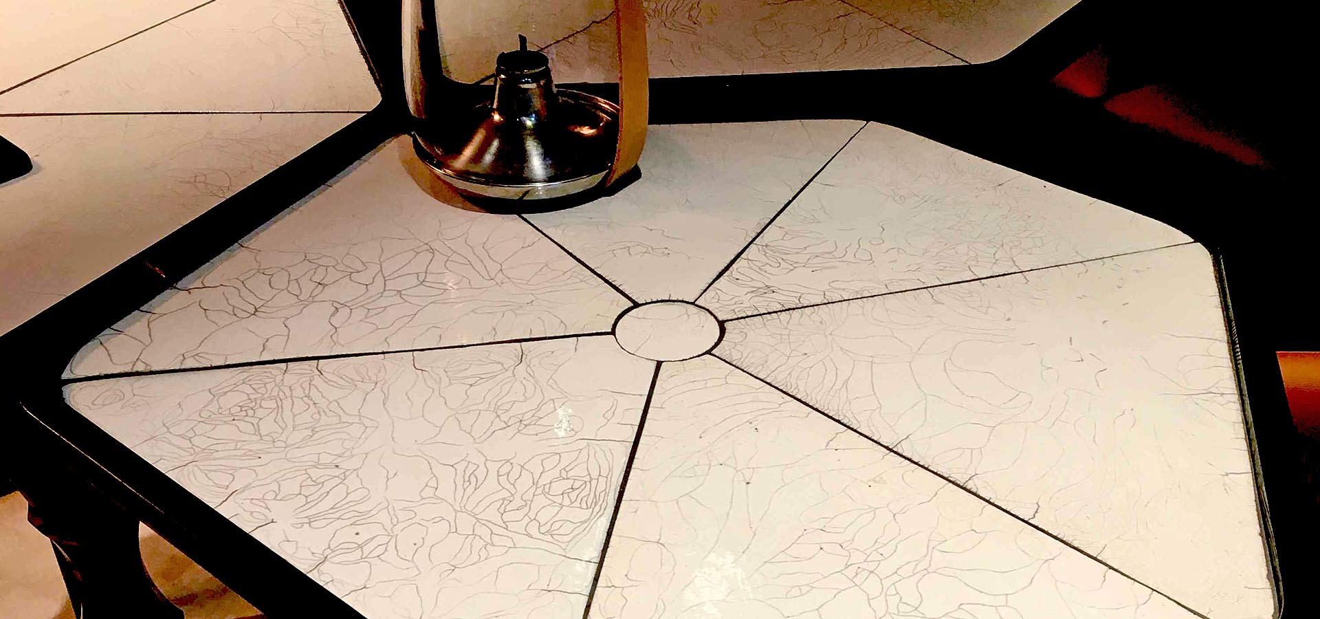 carrelage en Raku Fabienne L’Hostis pour les tables