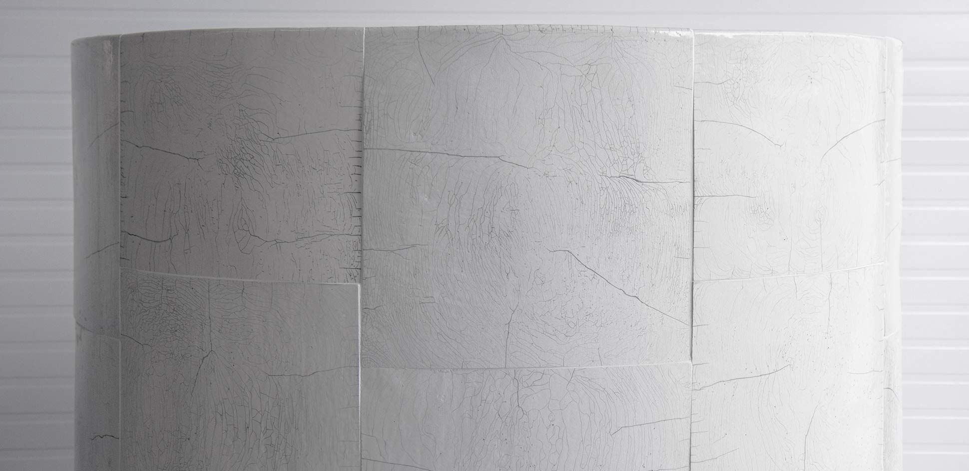 white Raku tiles by Fabienne L’Hostis